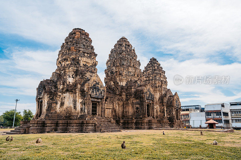 Phra Prang Sam Yot寺庙位于泰国华富里